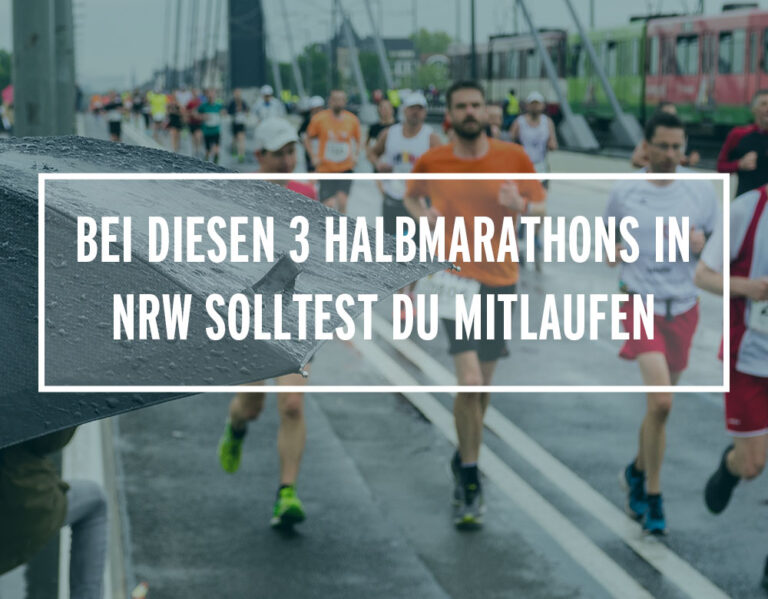 Läufer beim Halbmarathon in NRW, voller Energie und Motivation trotz Regen. Ein fröhliches Laufevent für alle Fitnessbegeisterten!