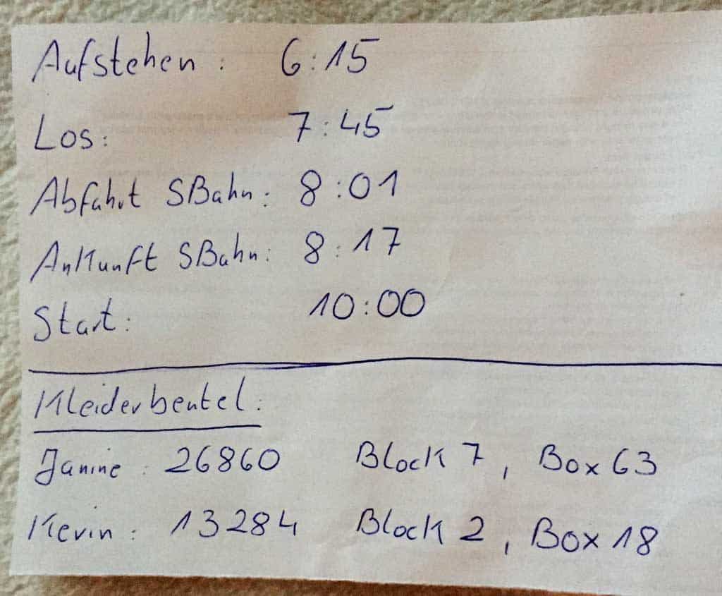Zettel mit Infos zum Berlin Marathon