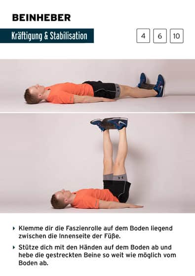 Kevin macht die Beinheber Übung mit der Faszienrolle vor