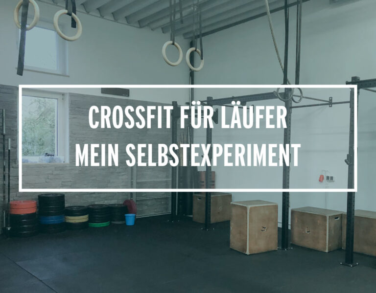 Ein heller Crossfit-Raum mit Trainingsgeräten, ideal für Läufer, die ihre Fitness steigern möchten.