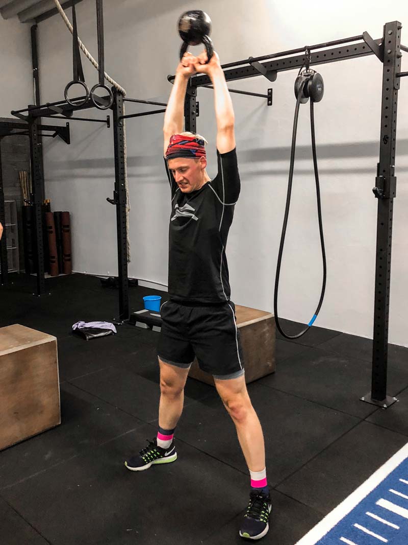 Kevin macht Kettlebell swing