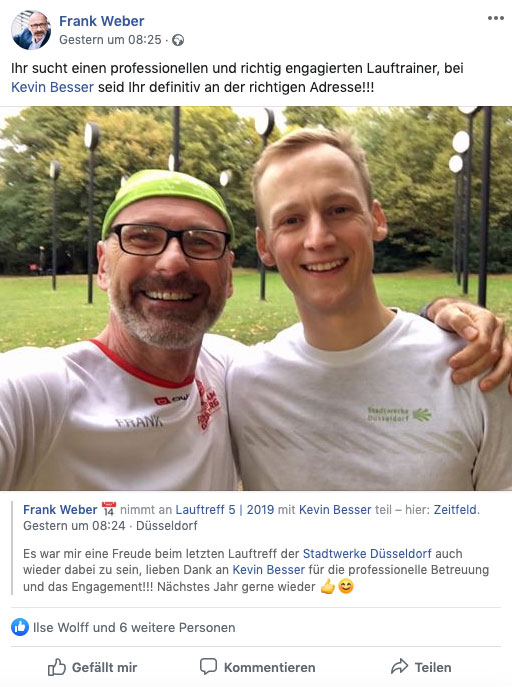 Facebook Post auf dem rank und Kevin zufrieden lachen