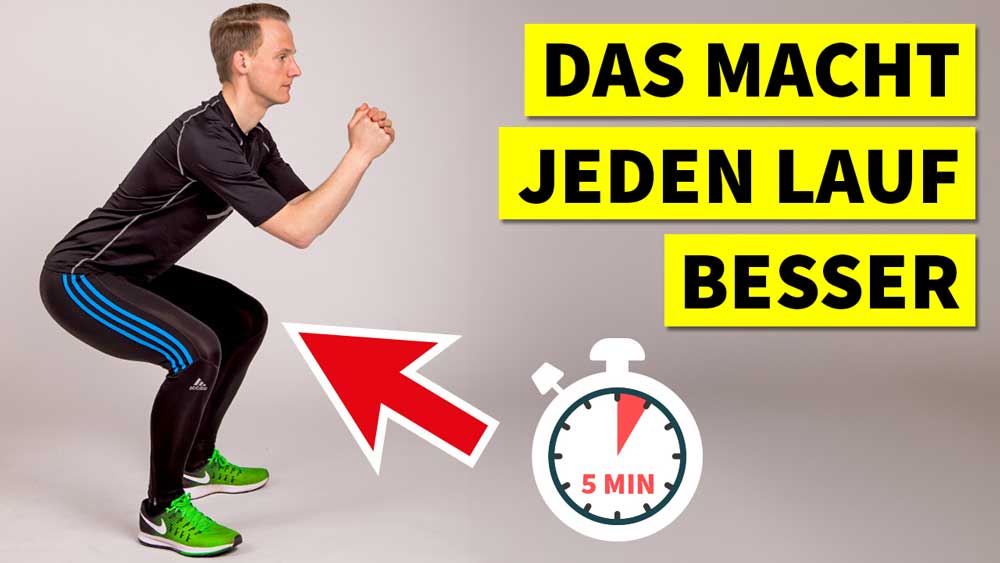 Lauftrainer Kevin zeigt eine Übungen, die man zum Aufwärmen vor dem Joggen machen kann.