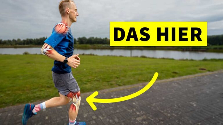 Ein fröhlicher Läufer joggt am Ufer entlang, perfekt für tägliches Joggen und Fitnessmotivation.