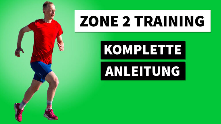 Ein fröhlicher Läufer in rotem Shirt zeigt die Freude am Zone 2 laufen im Freien. Perfekt für Fitness und Motivation!