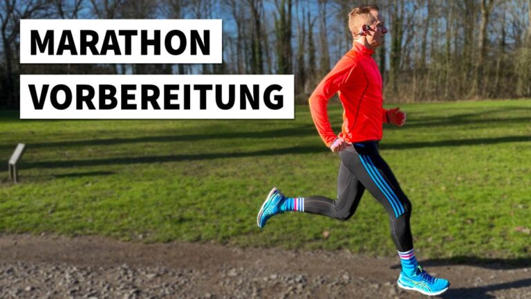 Ein motivierter Läufer in leuchtendem Outfit joggt im Park, bereit für die Marathon Vorbereitung.